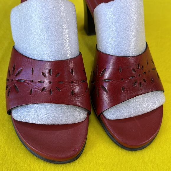 Nicole Floral Sandals - Picture 8 of 8